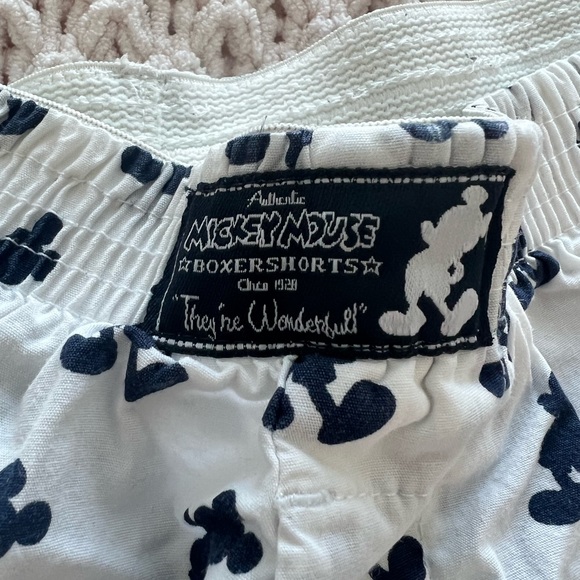Súper comfy and cute Mickey Mouse pijama Shorts - Picture 4 of 4